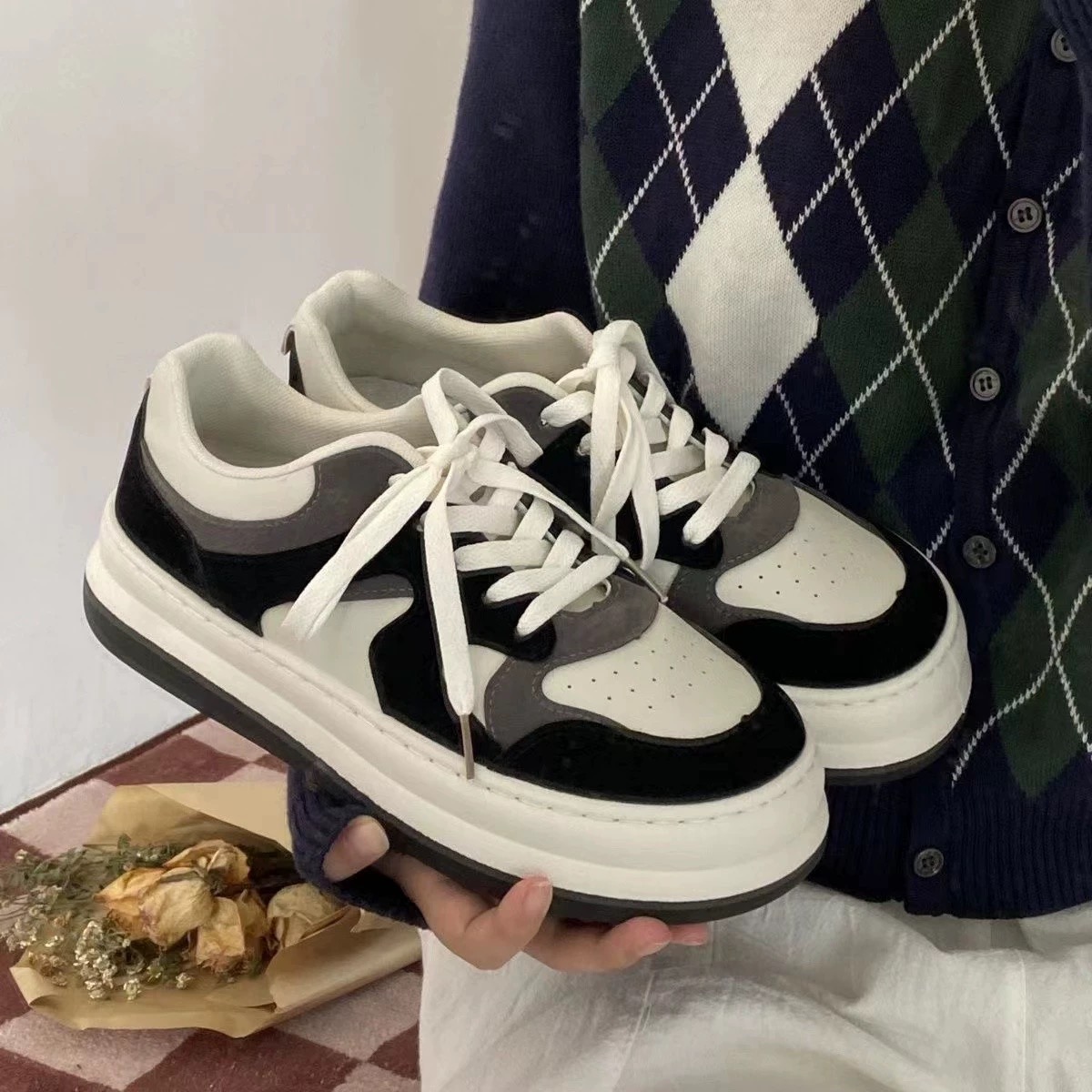 Everywhere I go retro sneakers SN101 images